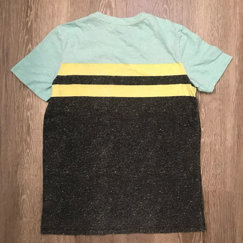 Old Navy Short Sleeve T-Shirt with Chest Pocket Youth Boy’s Size Large (10/12)‎